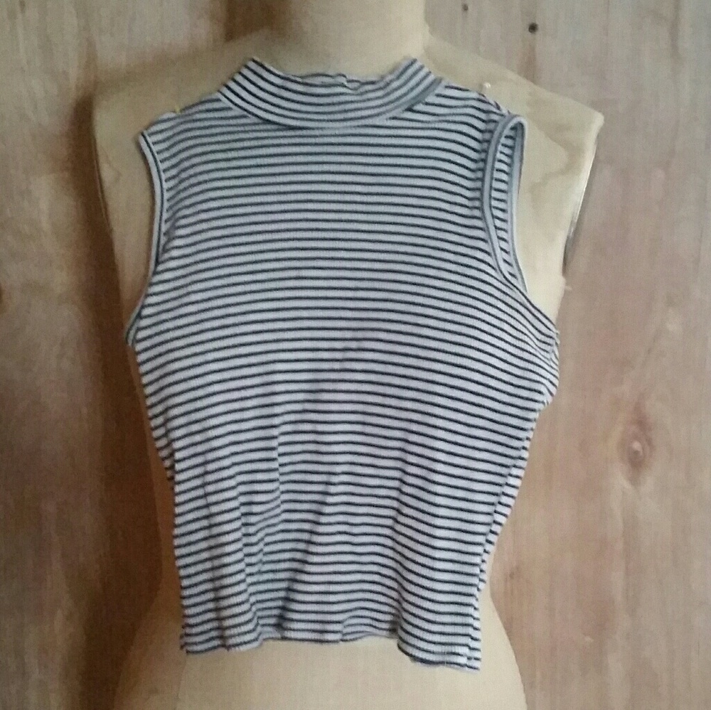 tillys, crop top